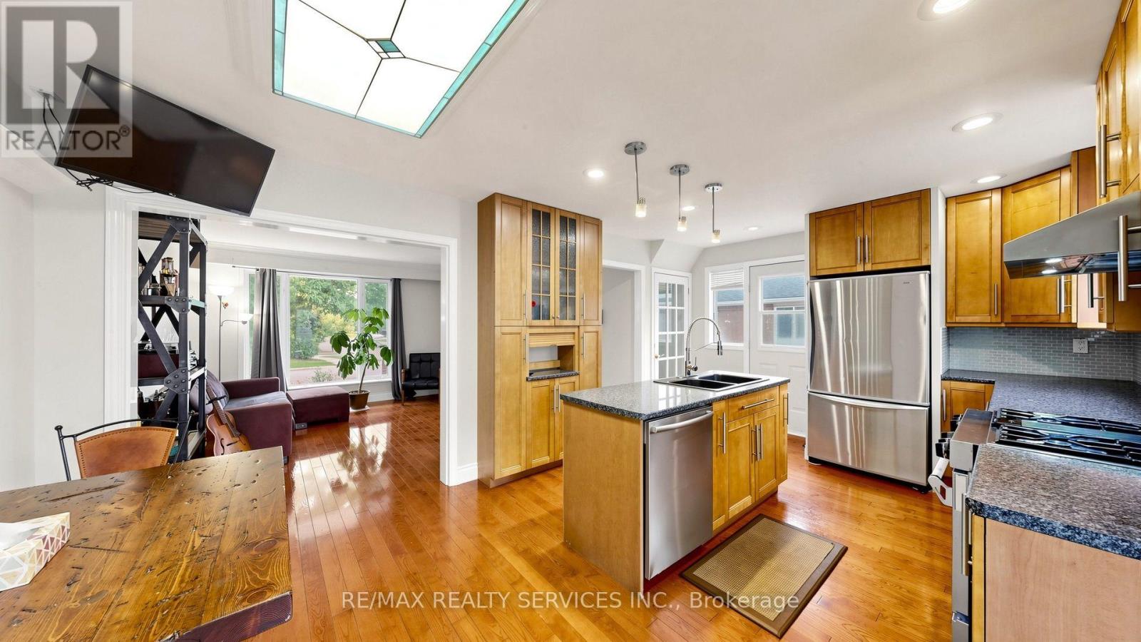 716 EAGLEMOUNT CRESCENT - 12