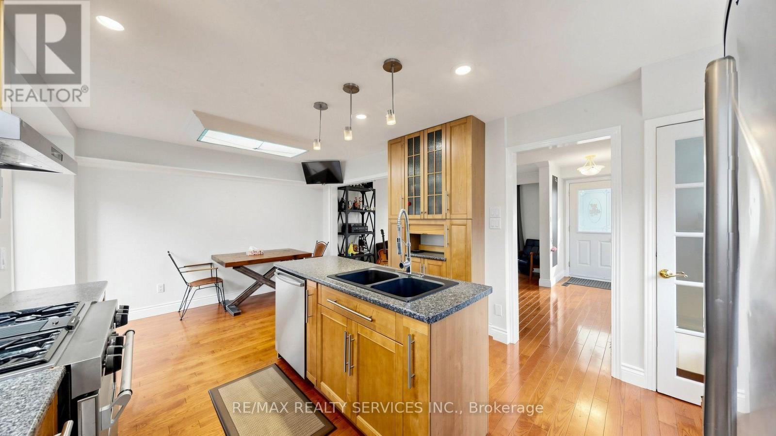 716 EAGLEMOUNT CRESCENT - 13