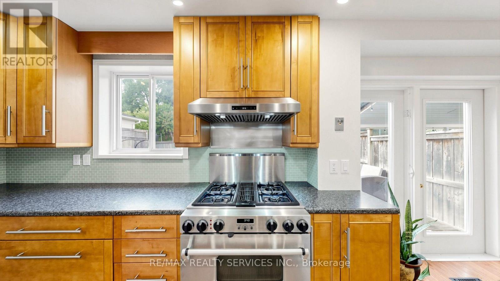 716 EAGLEMOUNT CRESCENT - 14