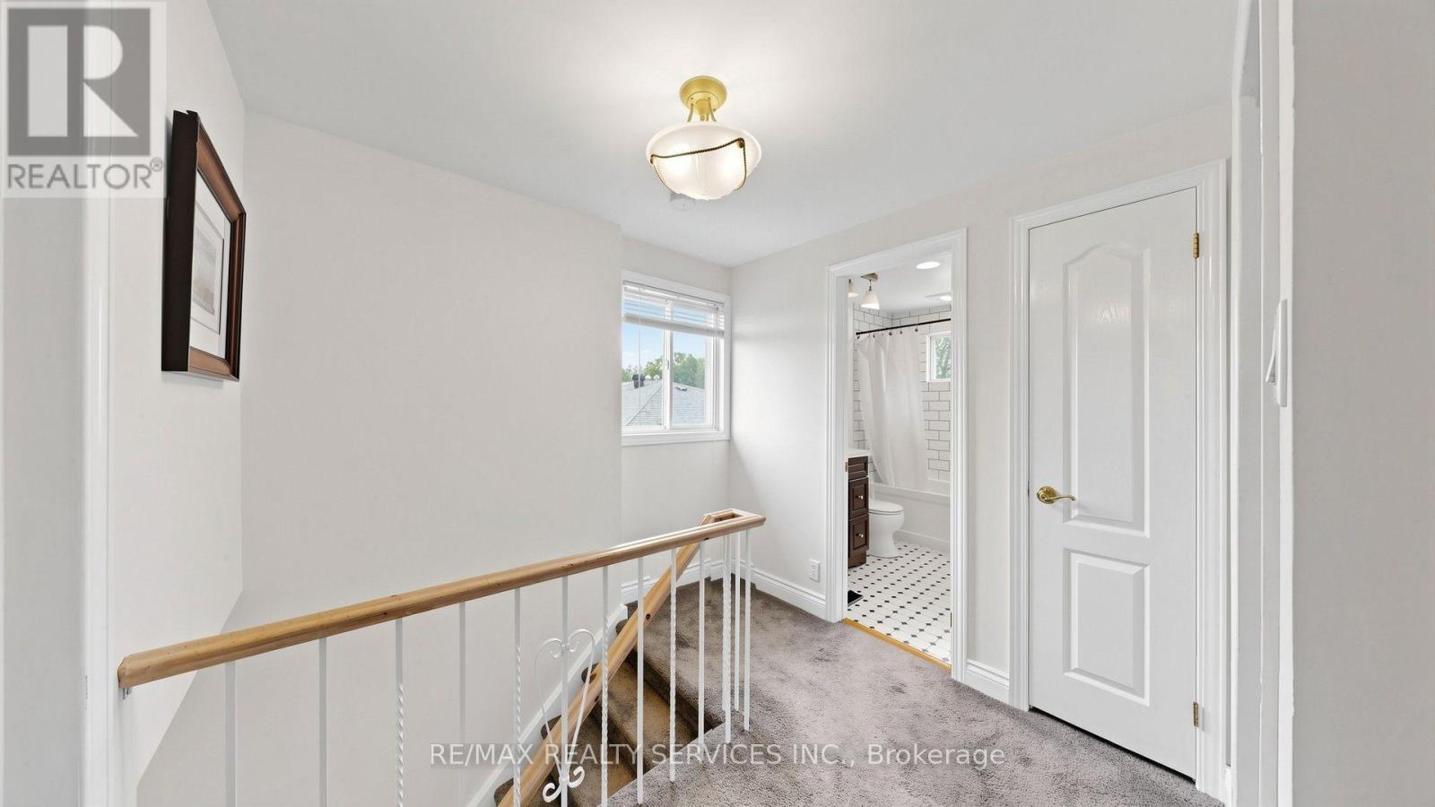 716 EAGLEMOUNT CRESCENT - 18