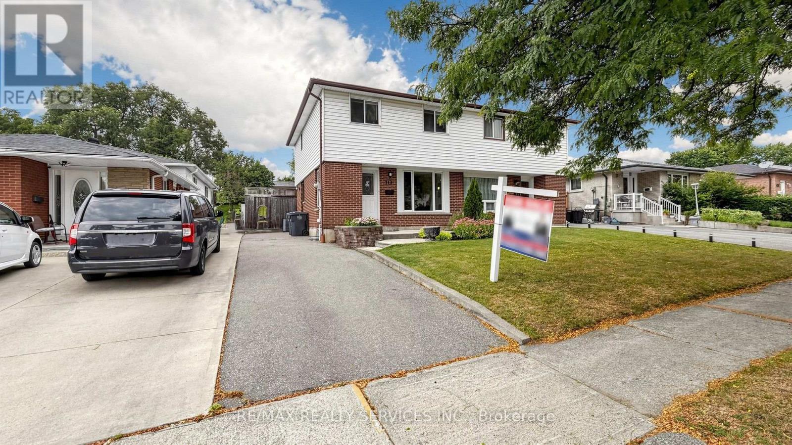 Photo of 716 EAGLEMOUNT CRESCENT