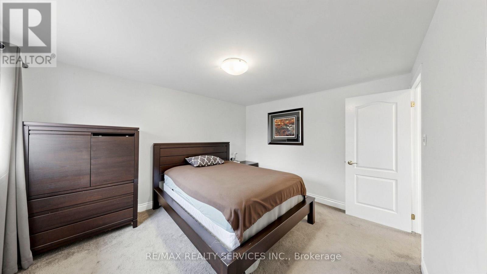 716 EAGLEMOUNT CRESCENT - 21