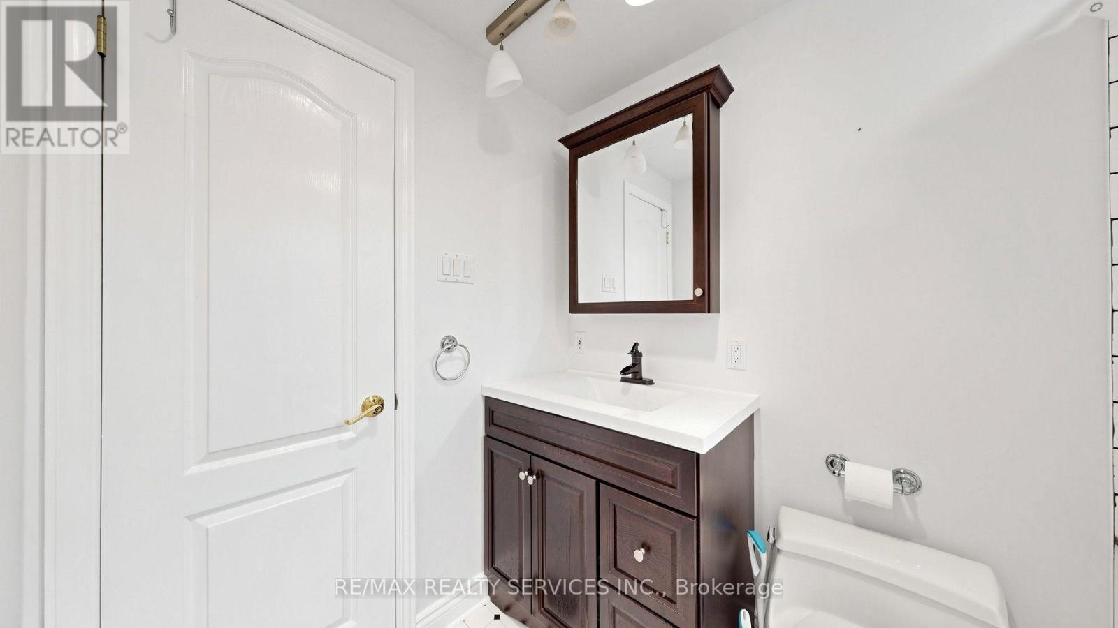 716 EAGLEMOUNT CRESCENT - 26
