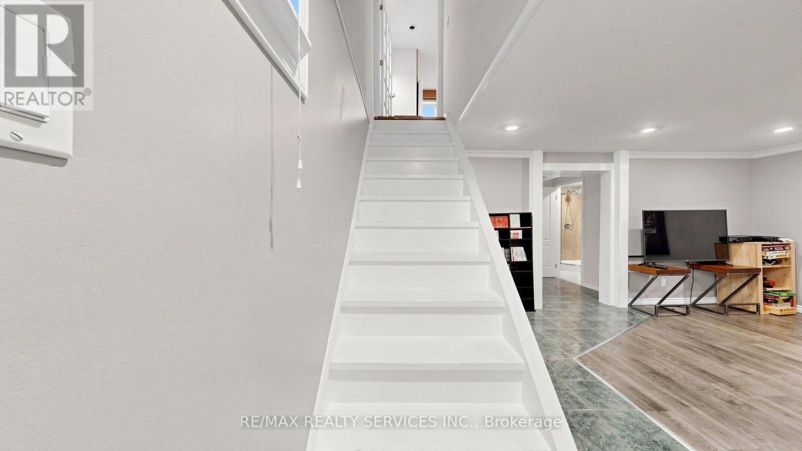 716 EAGLEMOUNT CRESCENT - Image 28