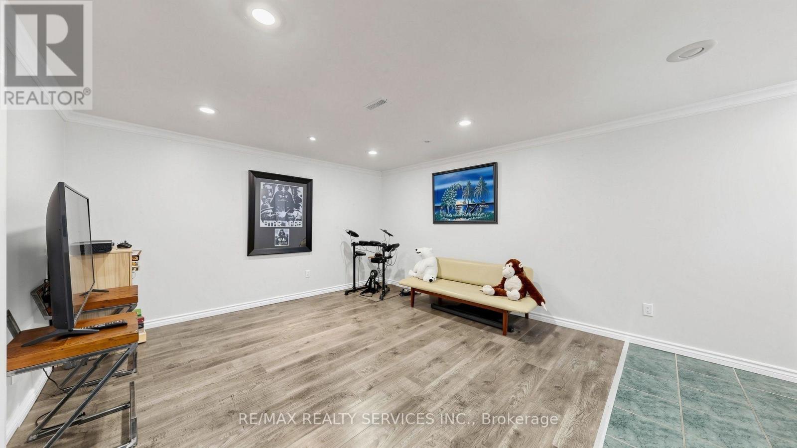 716 EAGLEMOUNT CRESCENT - Image 30