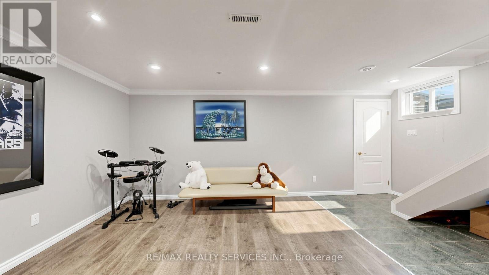 716 EAGLEMOUNT CRESCENT - Image 31