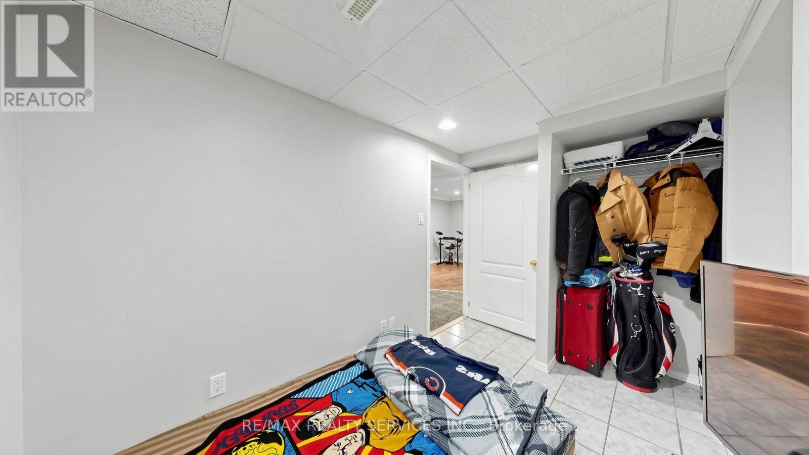 716 EAGLEMOUNT CRESCENT - 34