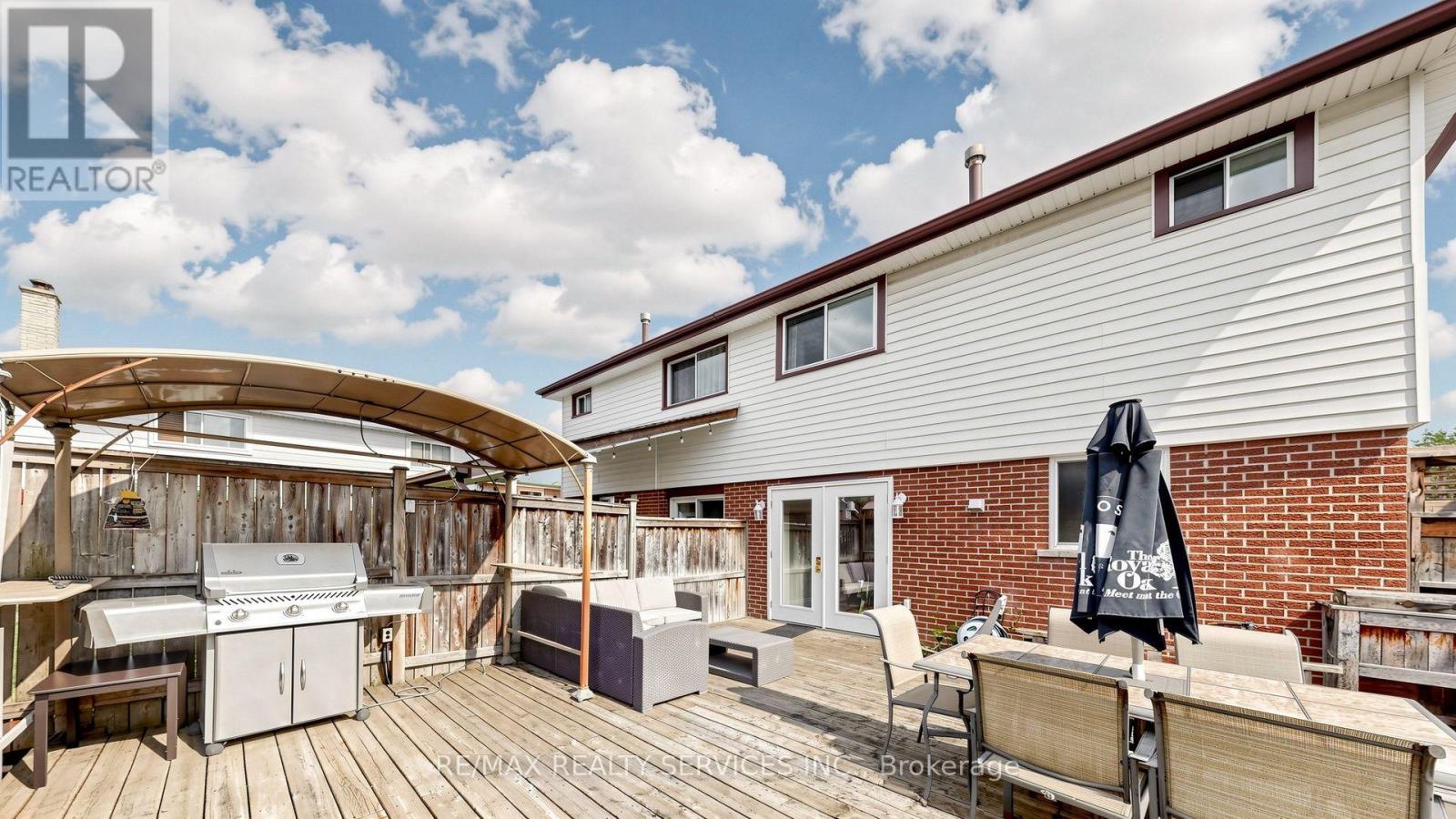 716 EAGLEMOUNT CRESCENT - 39