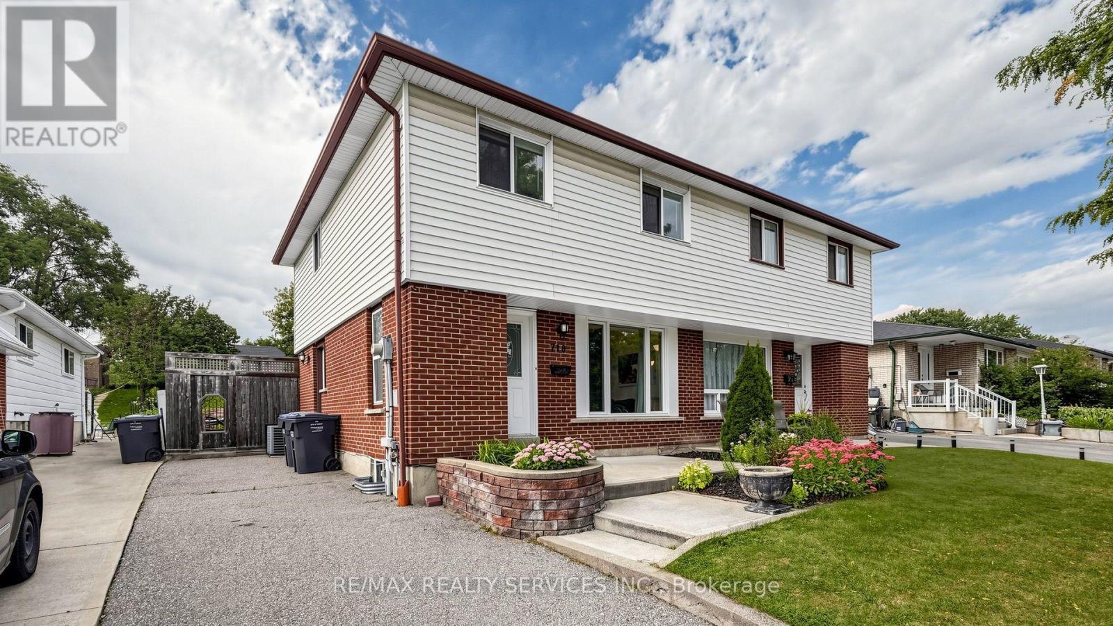 Photo of 716 EAGLEMOUNT CRESCENT