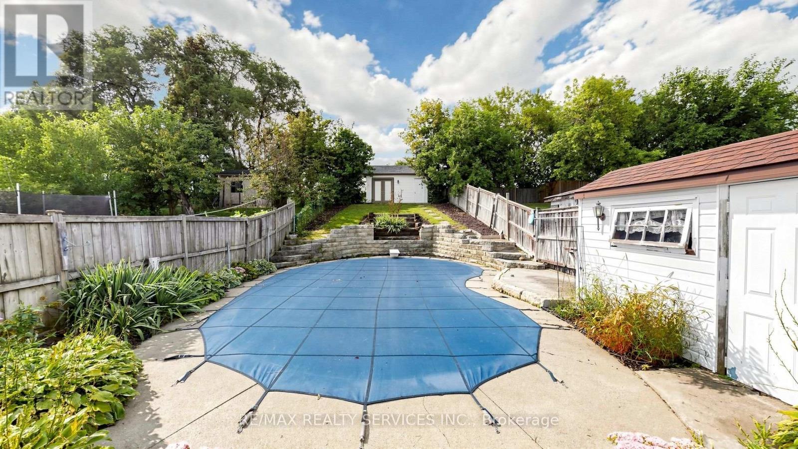 716 EAGLEMOUNT CRESCENT - 40