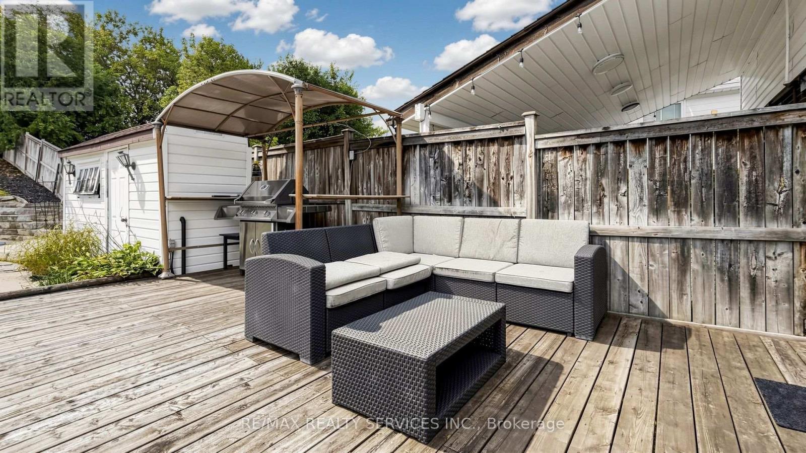 716 EAGLEMOUNT CRESCENT - 43