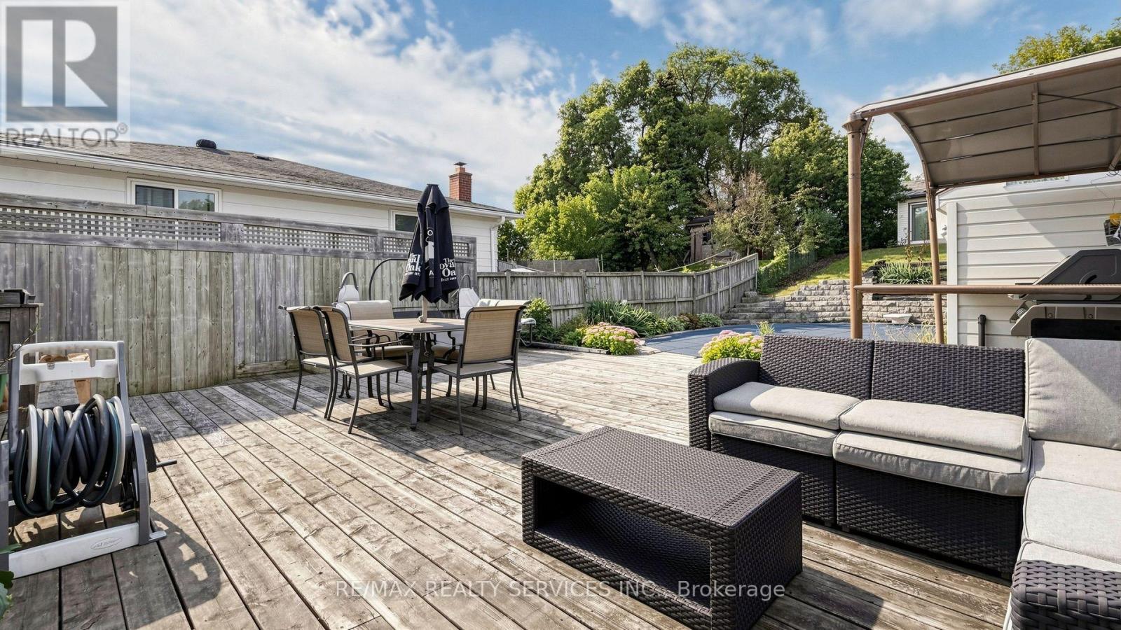716 EAGLEMOUNT CRESCENT - 44