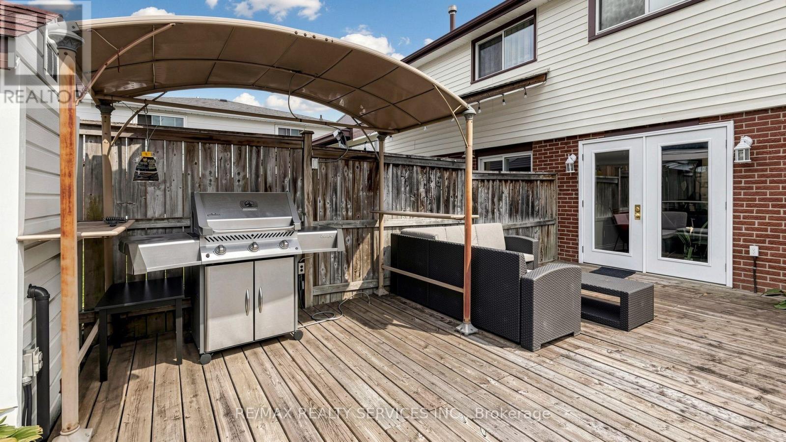 716 EAGLEMOUNT CRESCENT - 46