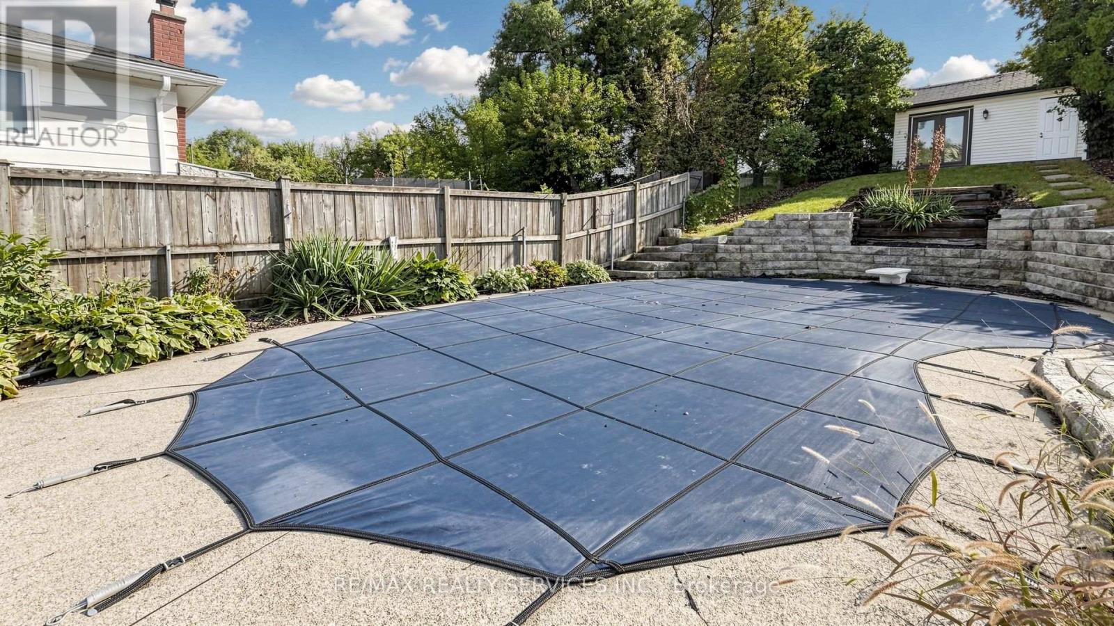 716 EAGLEMOUNT CRESCENT - 47