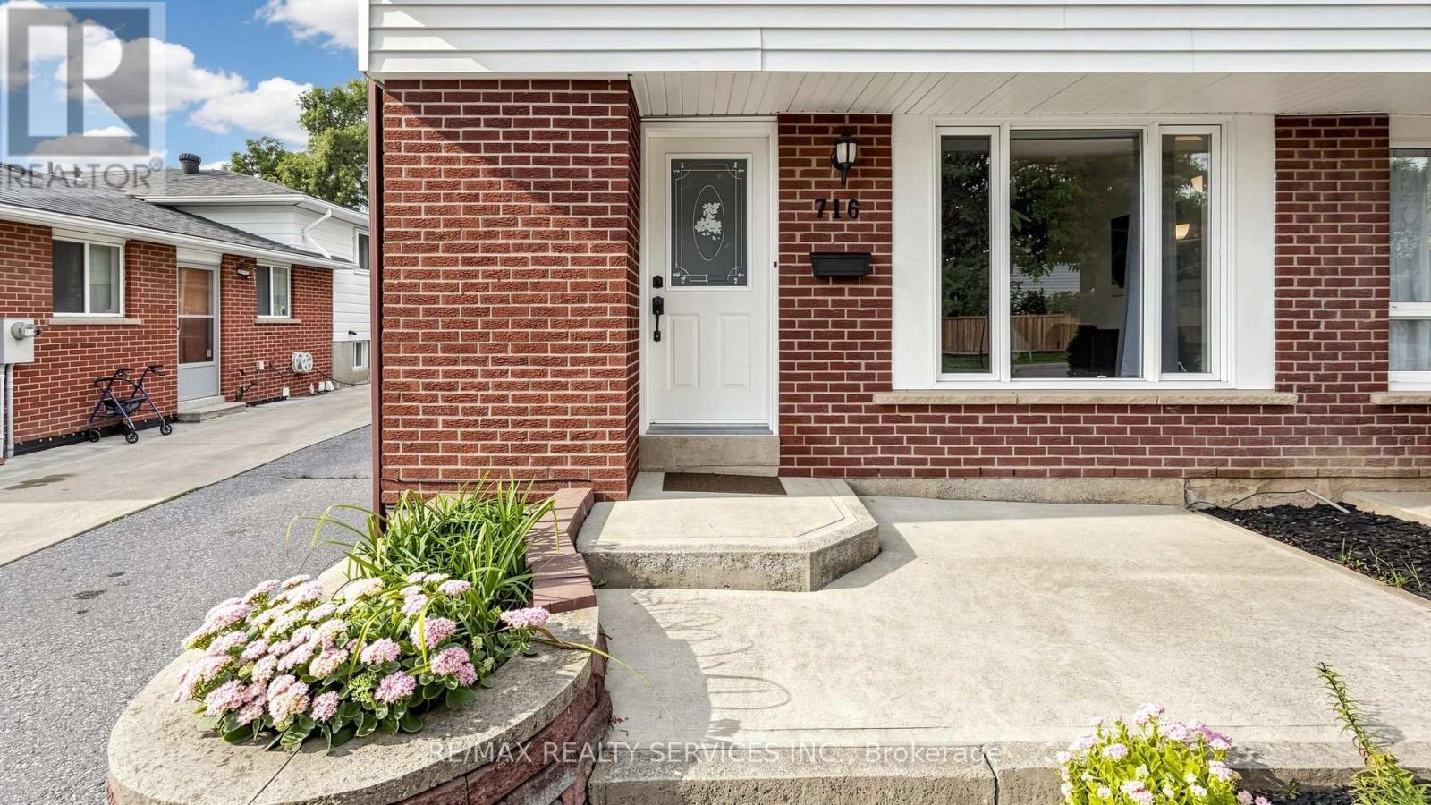 716 EAGLEMOUNT CRESCENT - 5