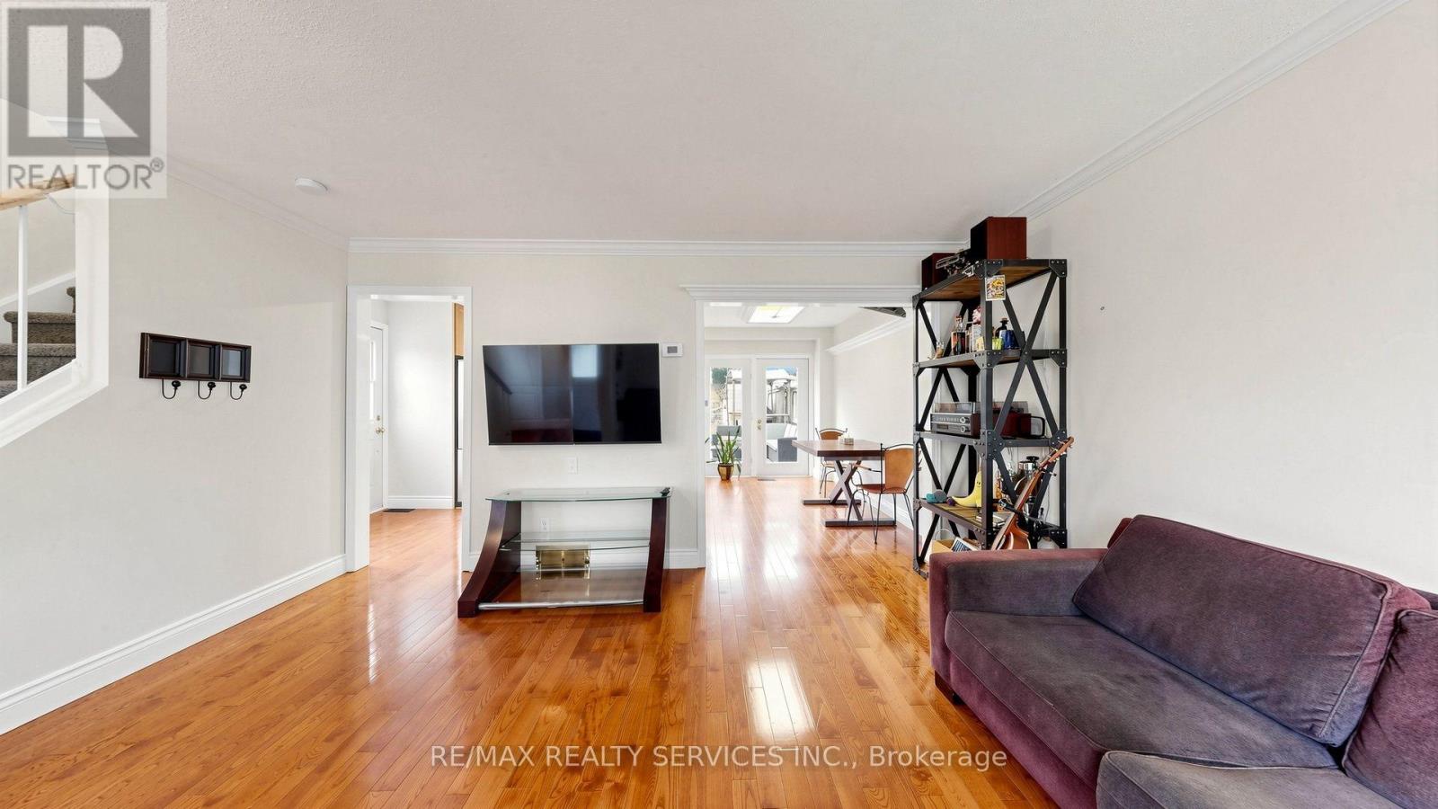 716 EAGLEMOUNT CRESCENT - 9