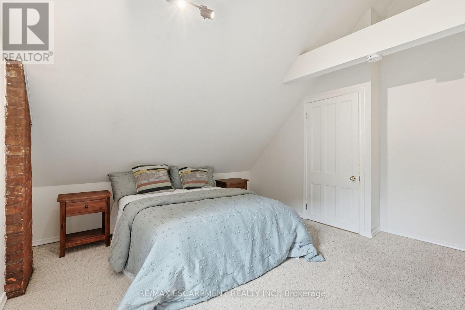 166 EMERALD STREET S - 22