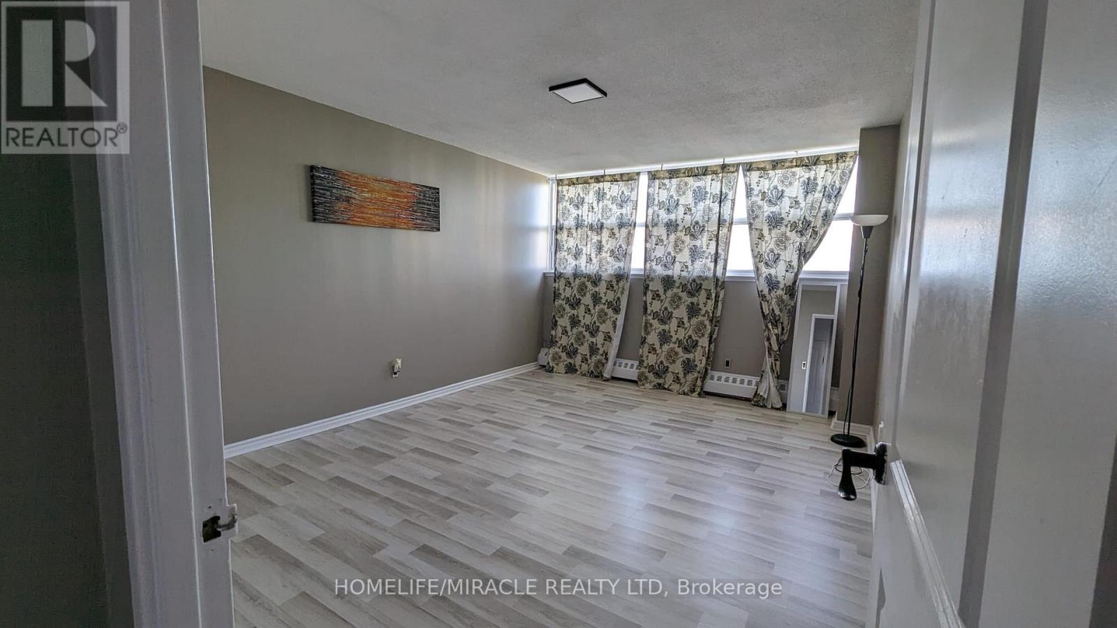 907 - 215 GLENRIDGE AVENUE, St. Catharines (Glendale/Glenridge) — photo 9