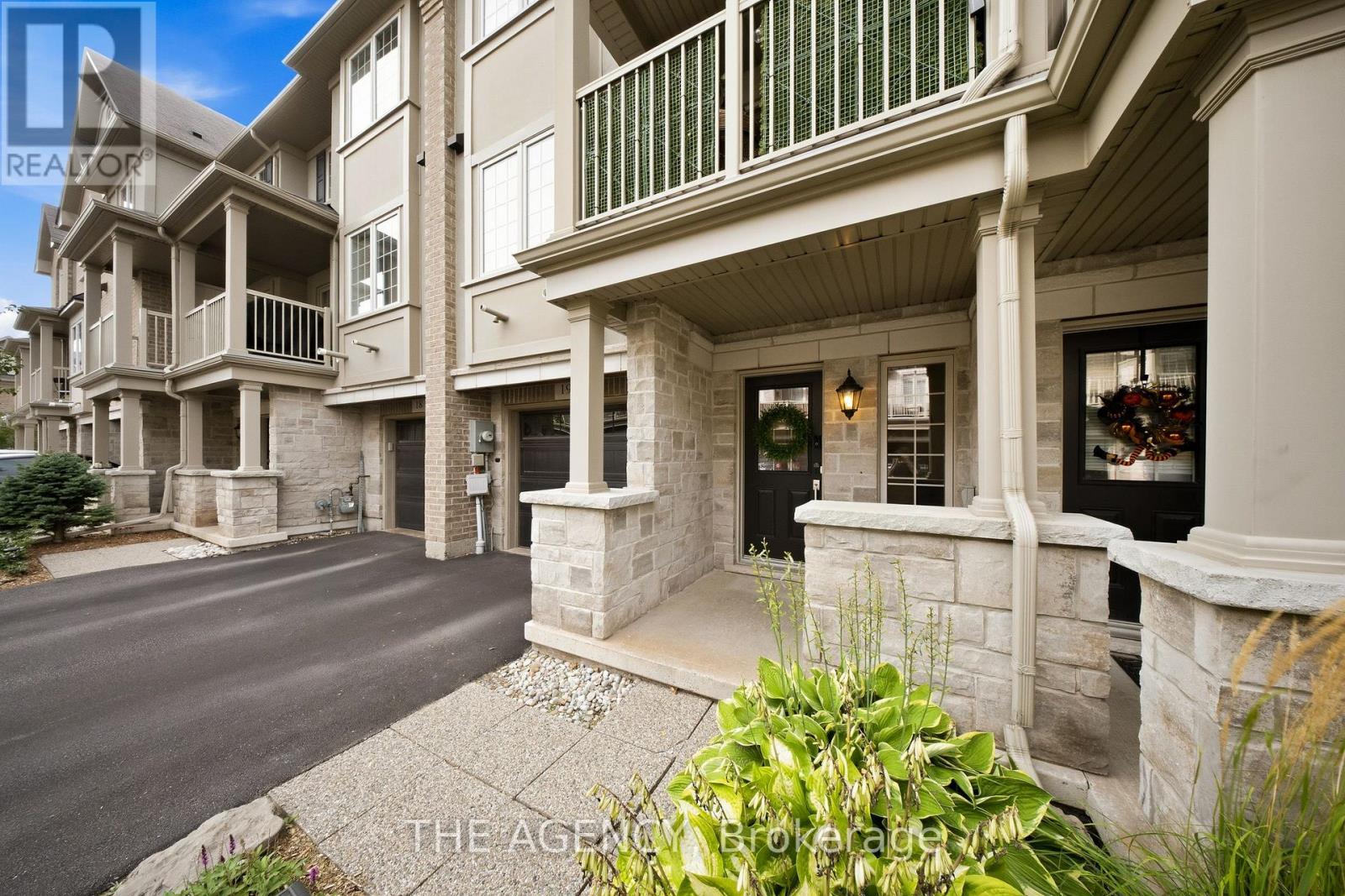 Photo of 215 Dundas Street