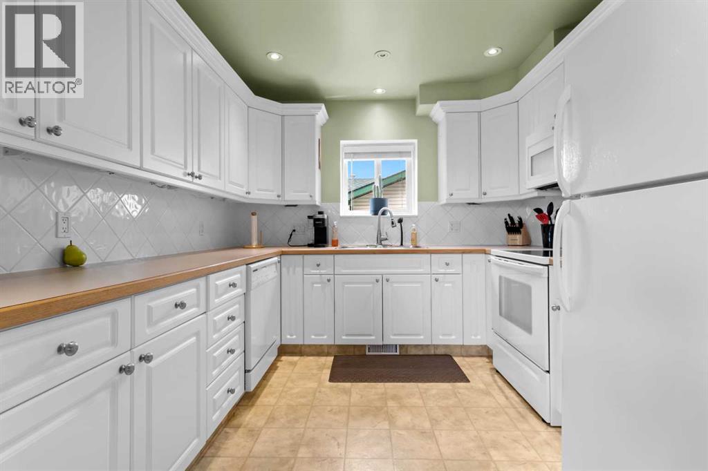 Listing photo – 1102 3 Street N, Three Hills