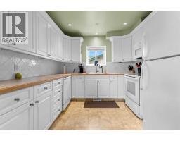 3pc Bathroom - 1102 3 Street N, Three Hills, AB T0M2A0 Photo 10