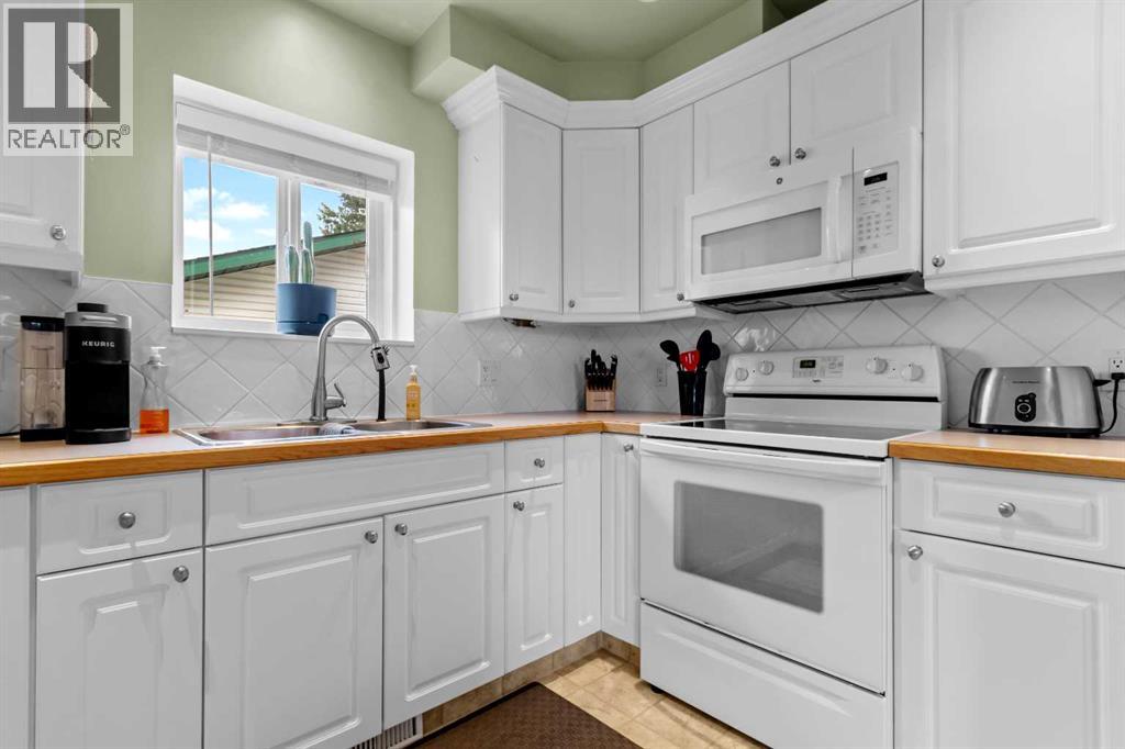 Listing photo – 1102 3 Street N, Three Hills