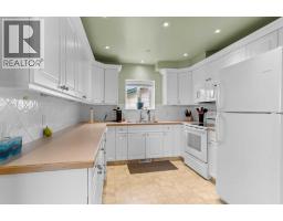Primary Bedroom - 1102 3 Street N, Three Hills, AB T0M2A0 Photo 9
