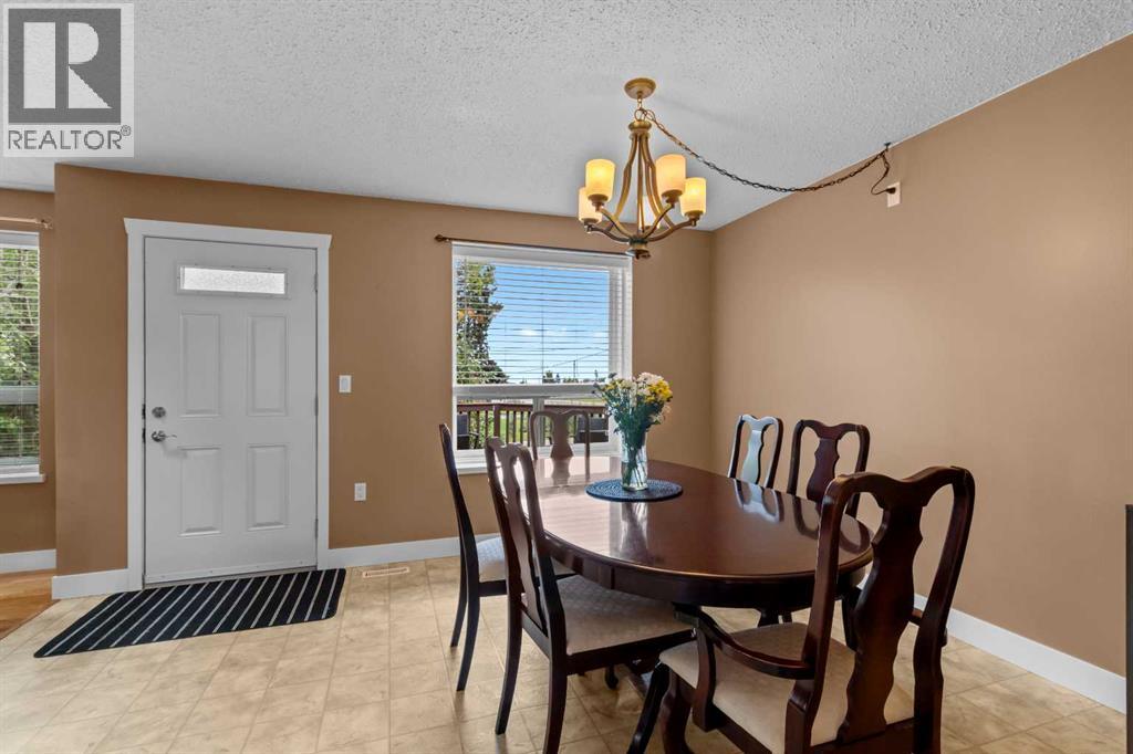 Listing photo – 1102 3 Street N, Three Hills