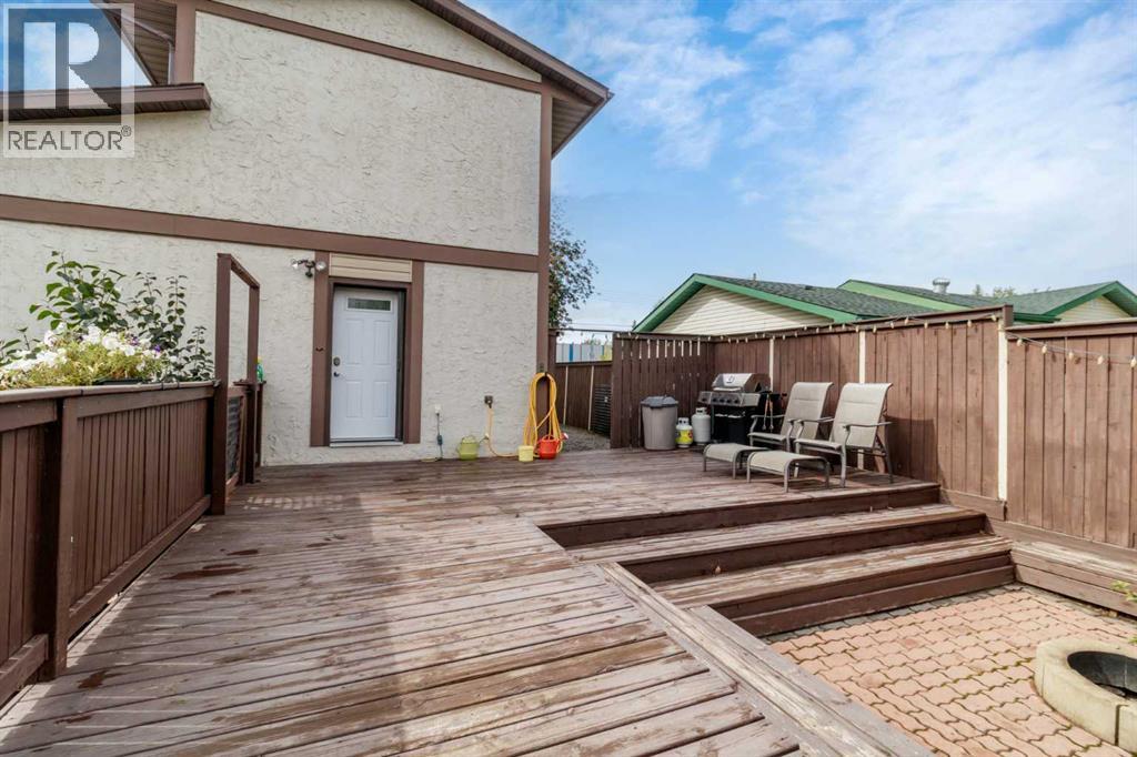 Listing photo – 1102 3 Street N, Three Hills