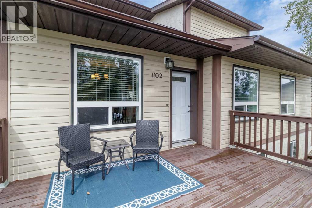Listing photo – 1102 3 Street N, Three Hills
