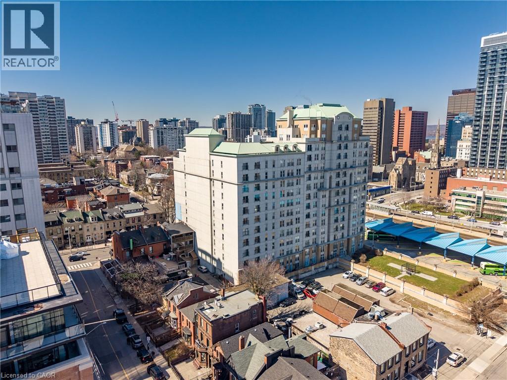 #910 135 JAMES Street S - 39