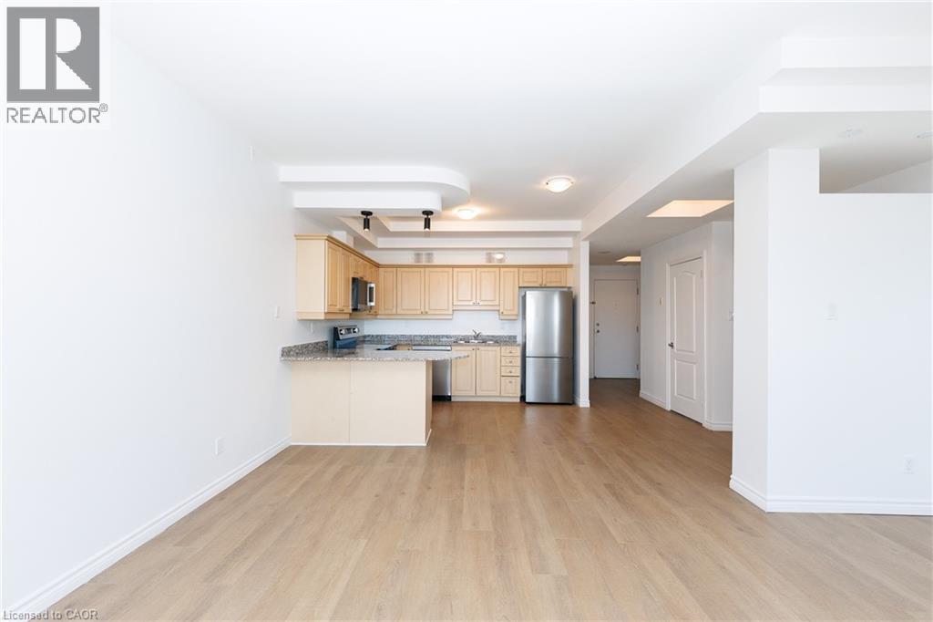 #910 135 JAMES Street S - 11