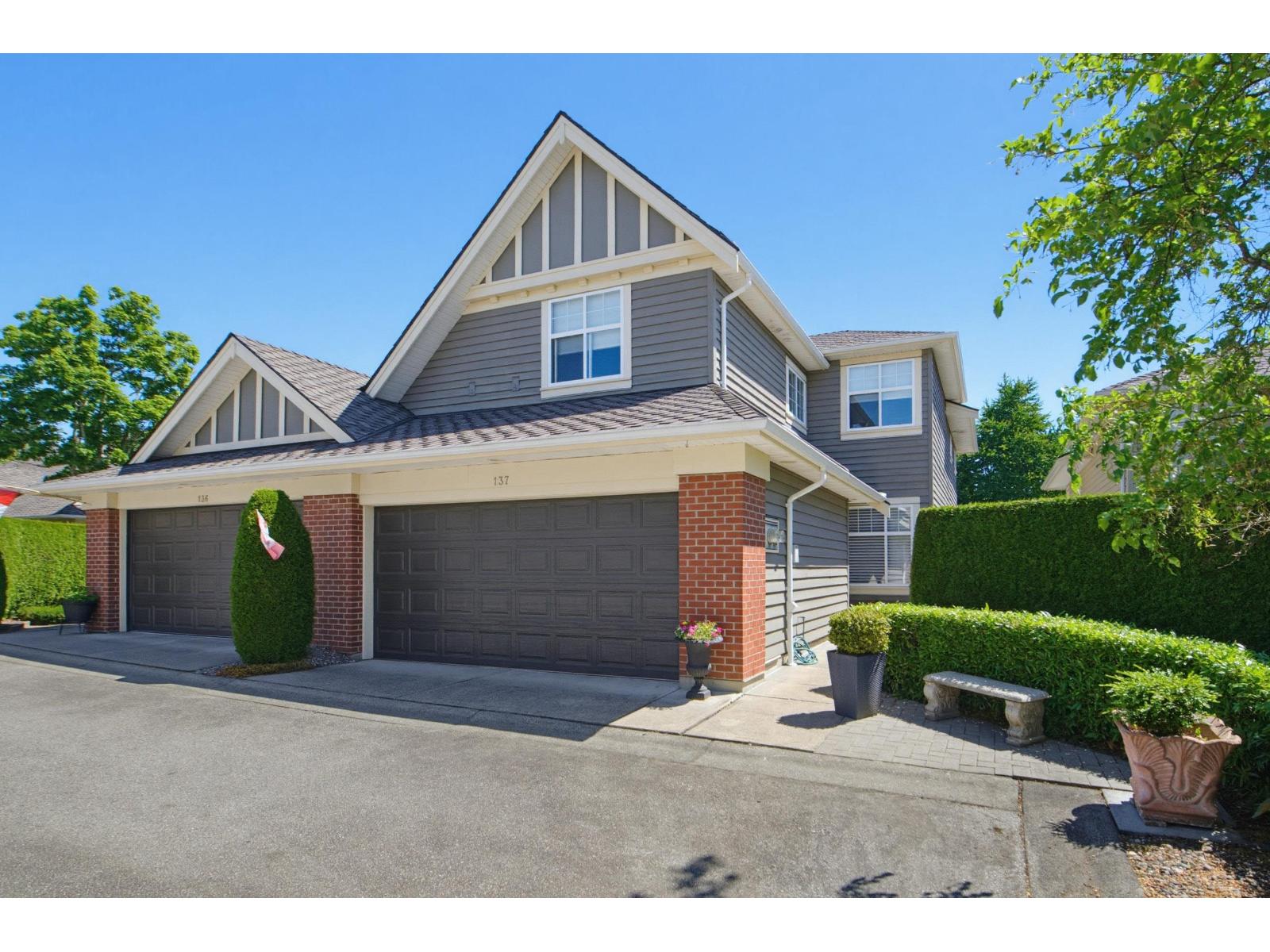 137 15500 ROSEMARY HEIGHTS CRESCENT