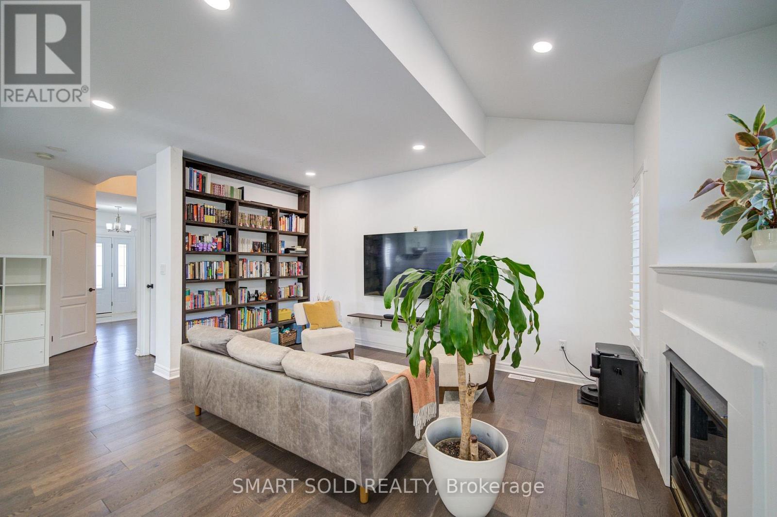 157 Waller Street, Whitby, ON photo 17