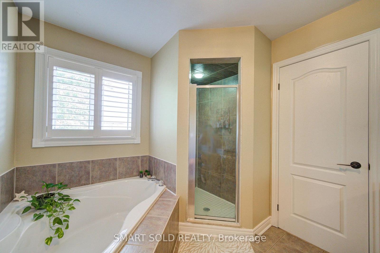 157 Waller Street, Whitby, ON photo 24