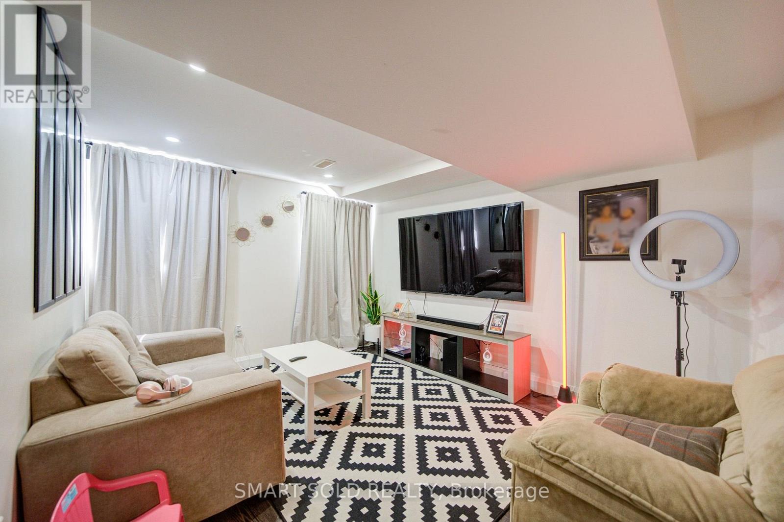 157 Waller Street, Whitby, ON photo 35