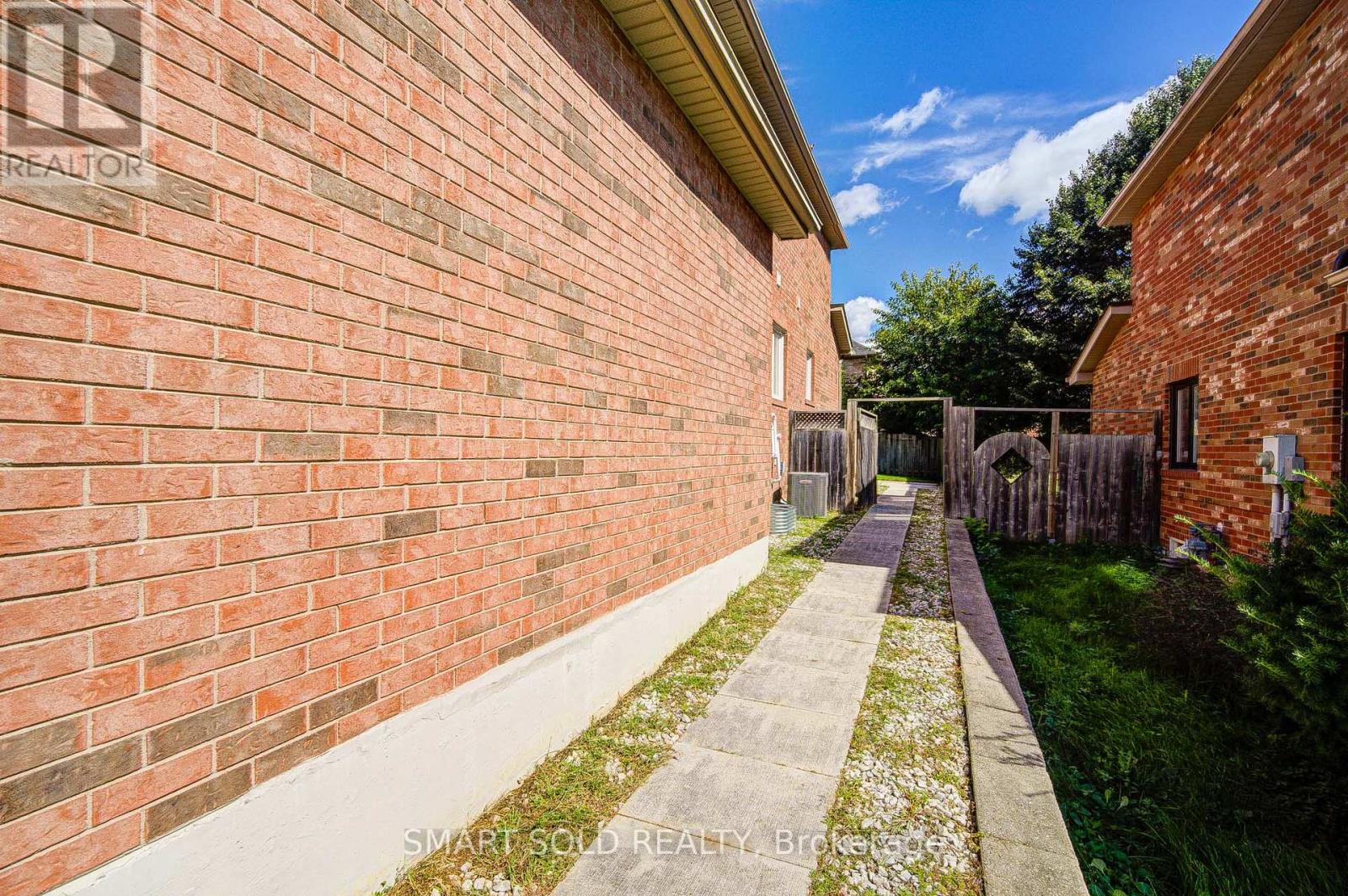 157 Waller Street, Whitby, ON photo 42