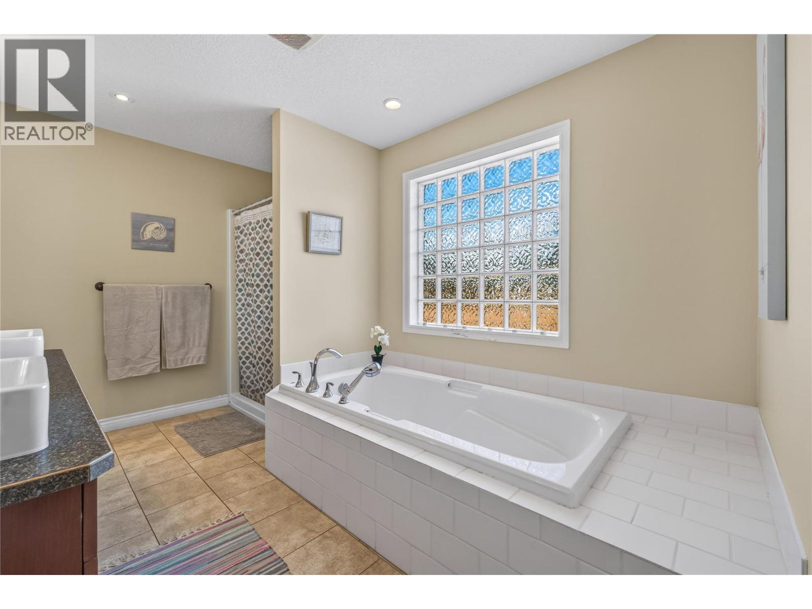 102 385 Douglas Avenue, Penticton