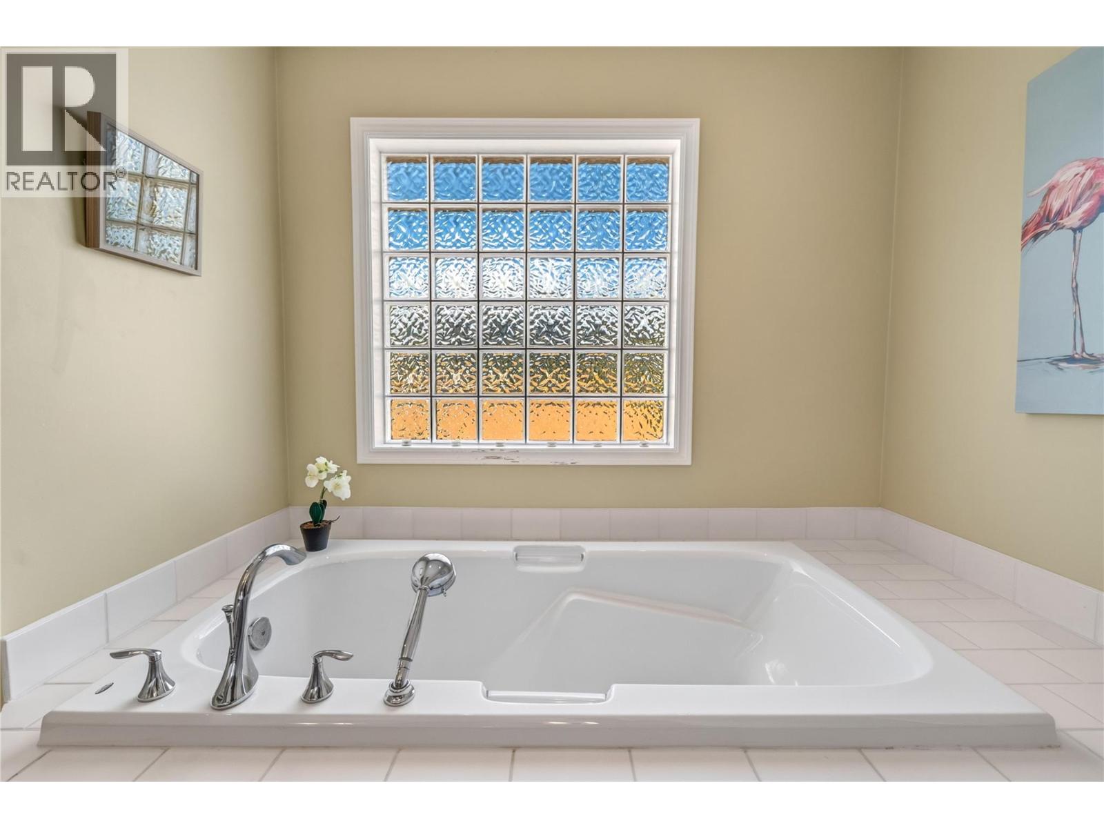 102 385 Douglas Avenue, Penticton
