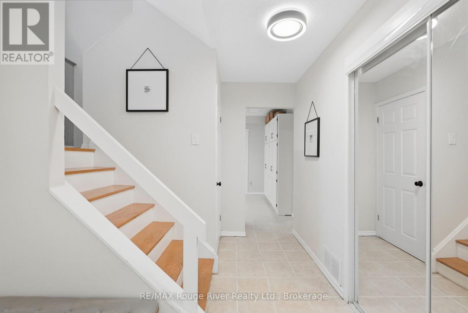 313 Lupin Drive, Whitby, ON photo 3
