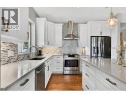 871 Kuipers Crescent, Kelowna, BC V1W5B1 Photo 12