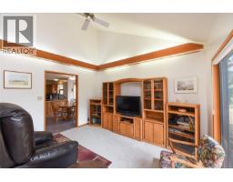 8892 Henderson Ave, Black Creek, BC V9J1A5 Photo 27