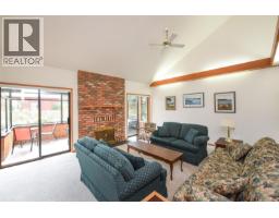 8892 Henderson Ave, Black Creek, BC V9J1A5 Photo 24