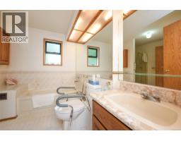 8892 Henderson Ave, Black Creek, BC V9J1A5 Photo 53