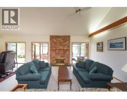 8892 Henderson Ave, Black Creek, BC V9J1A5 Photo 22