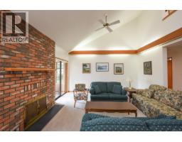 8892 Henderson Ave, Black Creek, BC V9J1A5 Photo 25