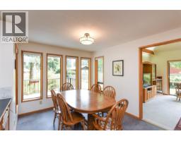 8892 Henderson Ave, Black Creek, BC V9J1A5 Photo 17
