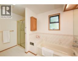 8892 Henderson Ave, Black Creek, BC V9J1A5 Photo 52