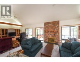 8892 Henderson Ave, Black Creek, BC V9J1A5 Photo 21