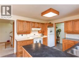 Kitchen - 8892 Henderson Ave, Black Creek, BC V9J1A5 Photo 15